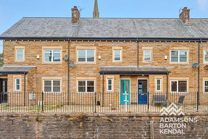 3 Bedroom Town House For Sale In Old School Place, Wardle, OL12