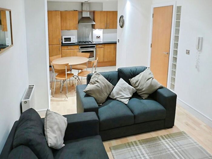 2 Bedroom Flat To Rent In Cromwell Court, Leeds, LS10