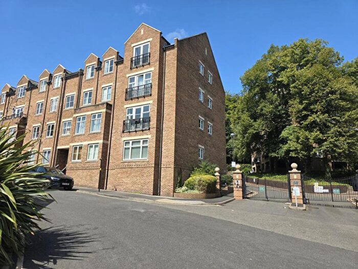 2 Bedroom Flat To Rent In Caversham Place, Sutton Coldfield, B73