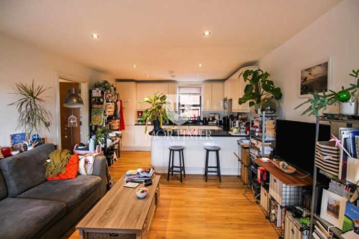 2 Bedroom Apartment To Rent In Katerina House, London, N8