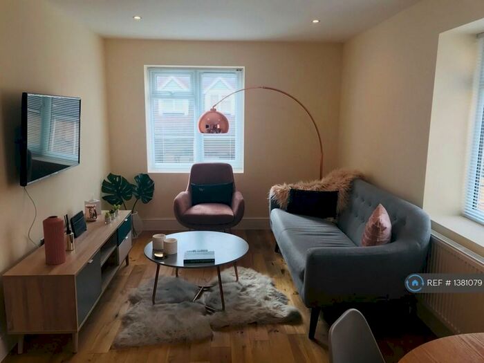 1 Bedroom Flat To Rent In Cobham, Cobham, KT11