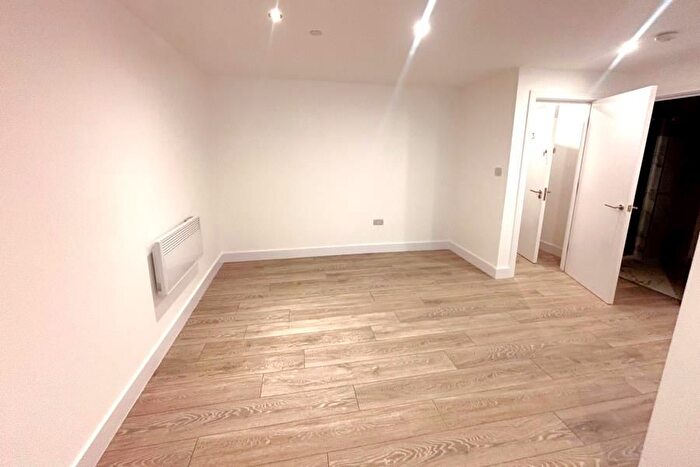1 Bedroom Flat To Rent In Woking, Surrey, GU21