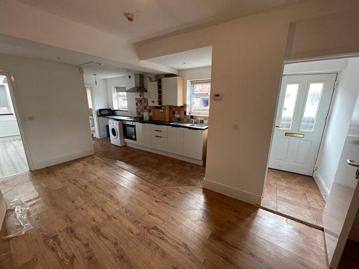 2 Bedroom Flat To Rent In Page Hall Road, Sheffield, S4