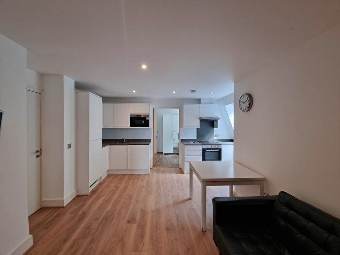 3 Bedroom Flat To Rent In Hampden Road, Turnpike Lane, N8