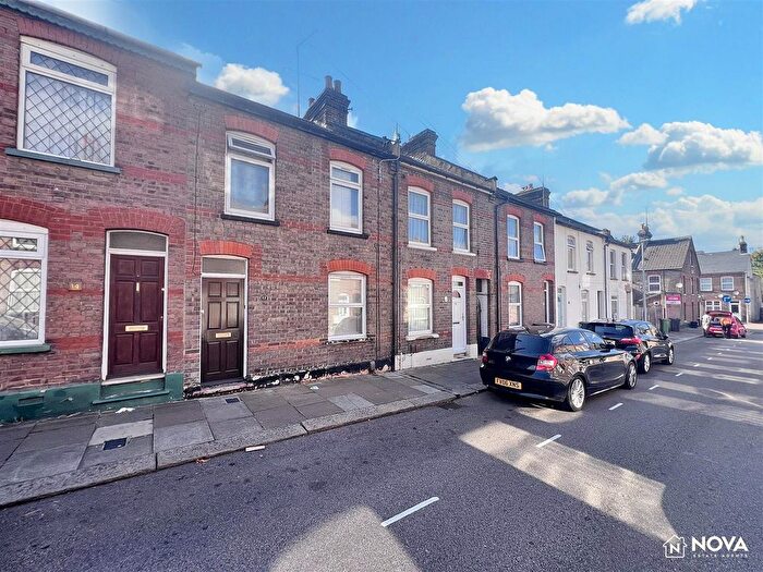 3 Bedroom Terraced House For Sale In Baker Street, Luton, LU1