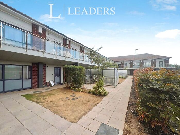 2 Bedroom Flat To Rent In Ames Court, IP33