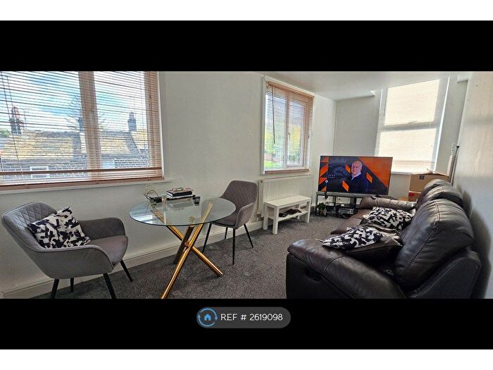 1 Bedroom Flat To Rent In Kirkstall Lane, Leeds, LS5