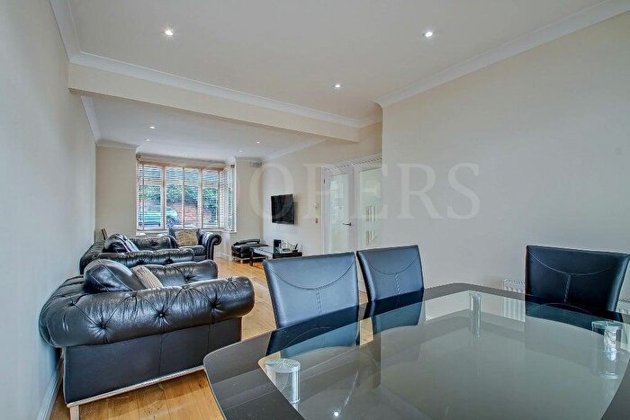 3 Bedroom Terraced House For Sale In Avondale Avenue, London, NW2