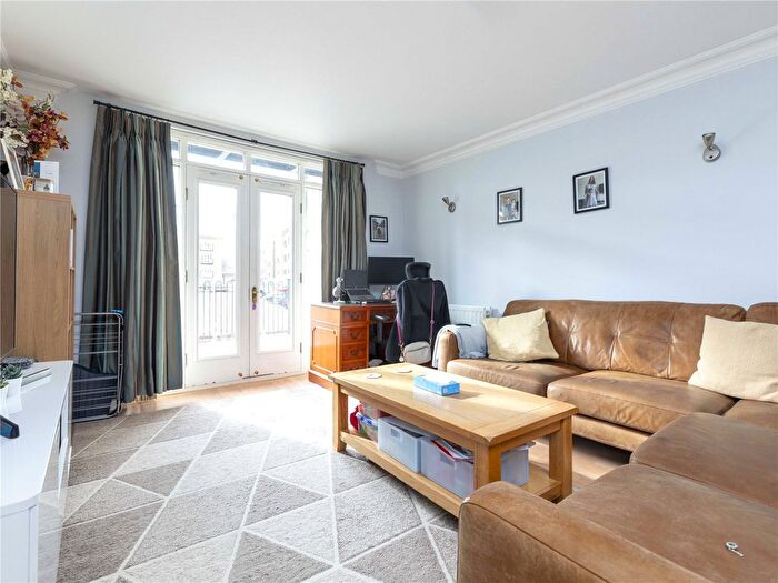 3 Bedroom Flat To Rent In Portland Court, Trinity Street, London, SE1