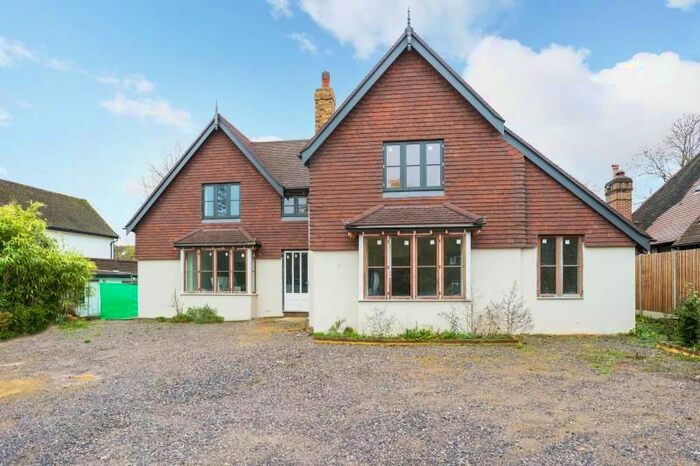 3 Bedroom Detached House To Rent In Park Corner Drive, East Horsley, Surrey, KT24