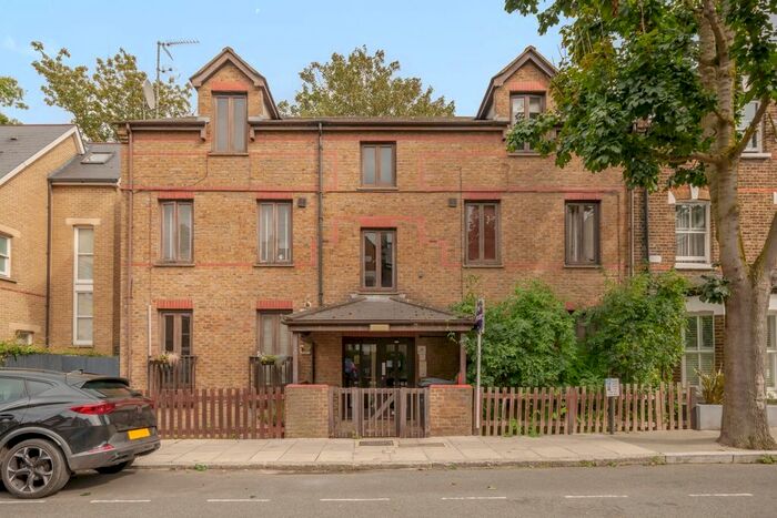 Studio To Rent In Holmesdale Road, London, N6