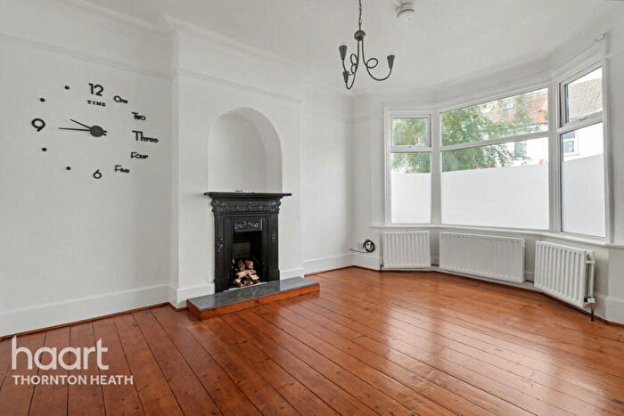 3 Bedroom Semi-Detached House For Sale In Stratford Road, Thornton Heath, CR7