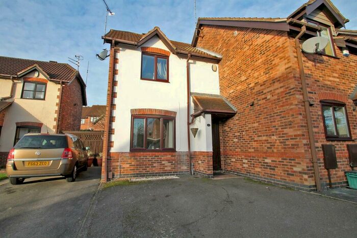 2 Bedroom Town House To Rent In Shandwick Close, Arnold, Nottingham, NG5