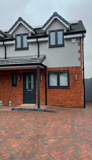 3 Bedroom End Of Terrace House To Rent In Oaklands Lane, Smallford, AL4