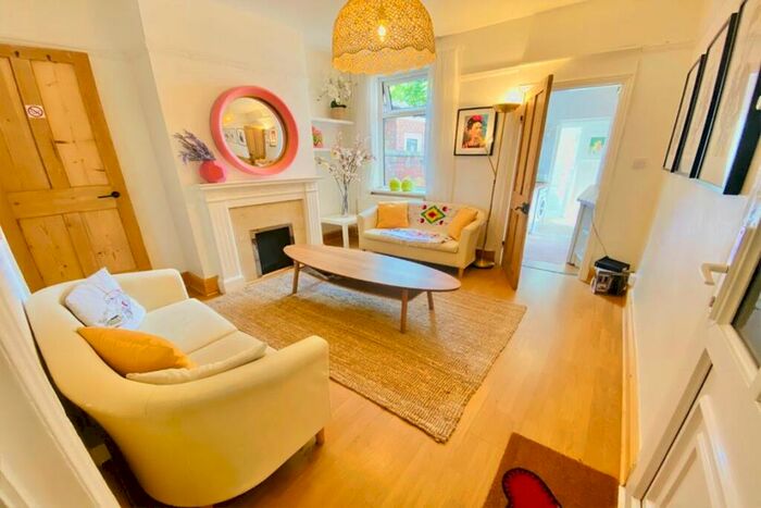 4 Bedroom Terraced House To Rent In Montague Road, Leicester, LE2