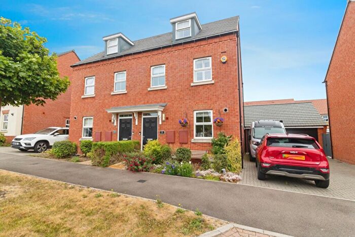 3 Bedroom Semi-Detached House For Sale In Ramsay Drive, Leighton Buzzard, Bedfordshire, LU7