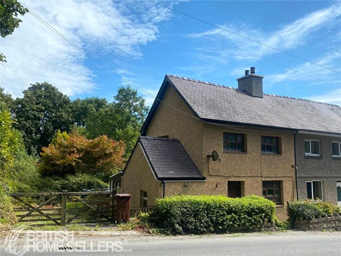 2 Bedroom End Of Terrace House For Sale In Sarn, Pwllheli, Gwynedd, LL53
