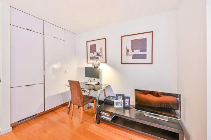 Studio To Rent In Ontario Tower, Canary Wharf, London, E14