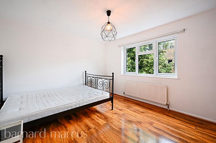 4 Bedroom Property To Rent In Stockwell Park Road, London, SW9