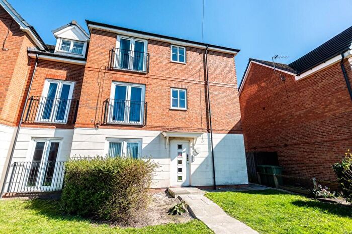 1 Bedroom Flat For Sale In Mill Lane, Dewsbury, WF12