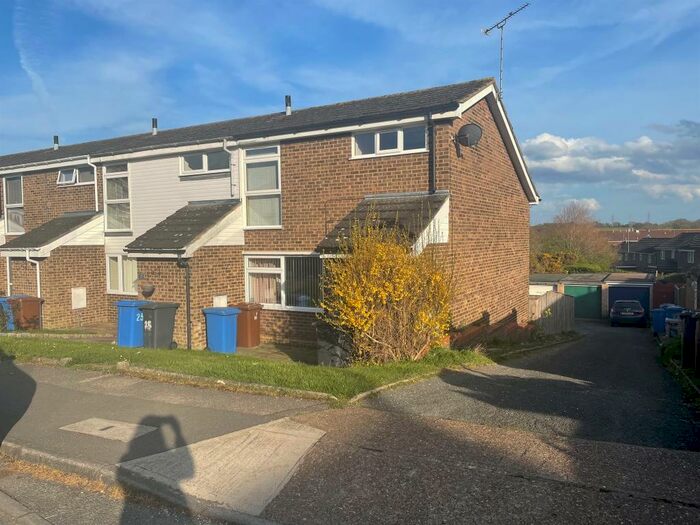 3 Bedroom Semi Detached House For Sale In St. Osyth Close, Ipswich, IP2
