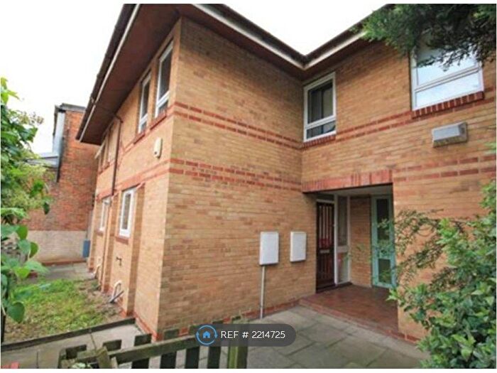 3 Bedroom Terraced House To Rent In Gerards Close, London, SE16