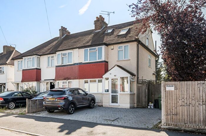 4 Bedroom End Terrace House For Sale In Willow Walk, Sutton, Surrey, SM3