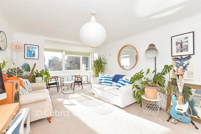 2 Bedroom Apartment For Sale In South Parade, Southsea, Hampshire, PO5