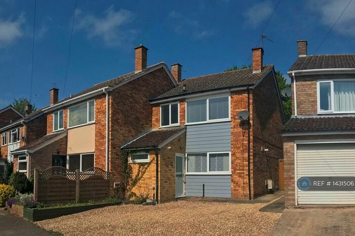 3 Bedroom Semi-Detached House To Rent In Chibnall Close, Chalgrove, Oxford, OX44