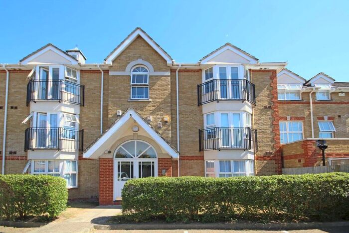2 Bedroom Flat To Rent In Draper Close, Isleworth, TW7