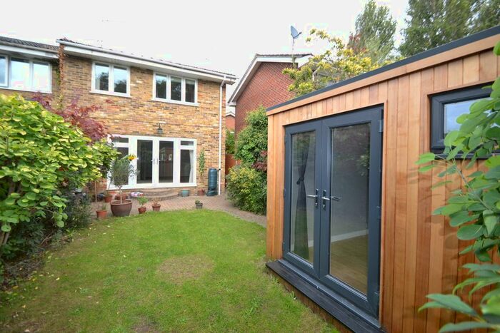 3 Bedroom Terraced House To Rent In In The Ray, Maidenhead, SL6