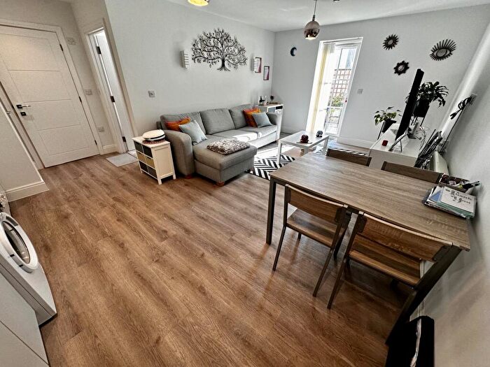 1 Bedroom Flat To Rent In Albert Road, Bournemouth, BH1