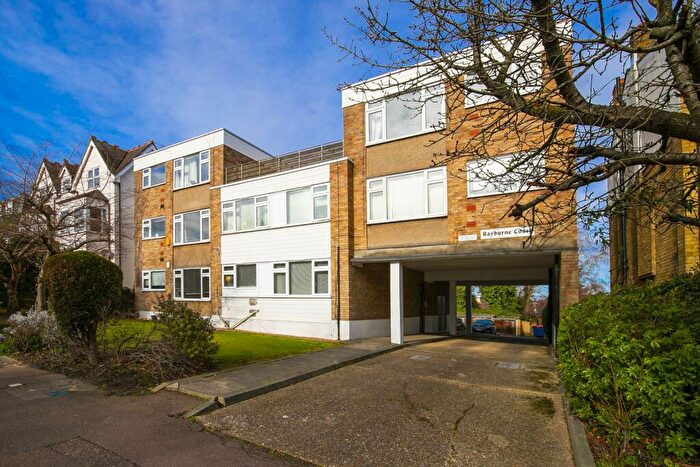 2 Bedroom Apartment For Sale In Palmerston Road, Buckhurst Hill, IG9
