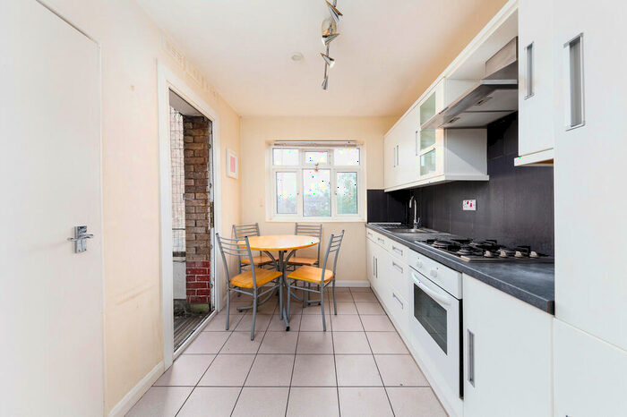3 Bedroom Flat To Rent In Stroud Green Road, N4