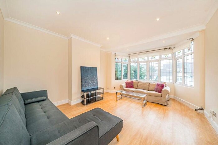 2 Bedroom Flat To Rent In Hurstwood Road, Golders Green, NW11