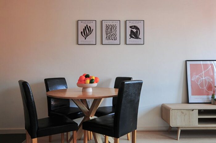 2 Bedroom Flat To Rent In Blantyre Street, Manchester, M15