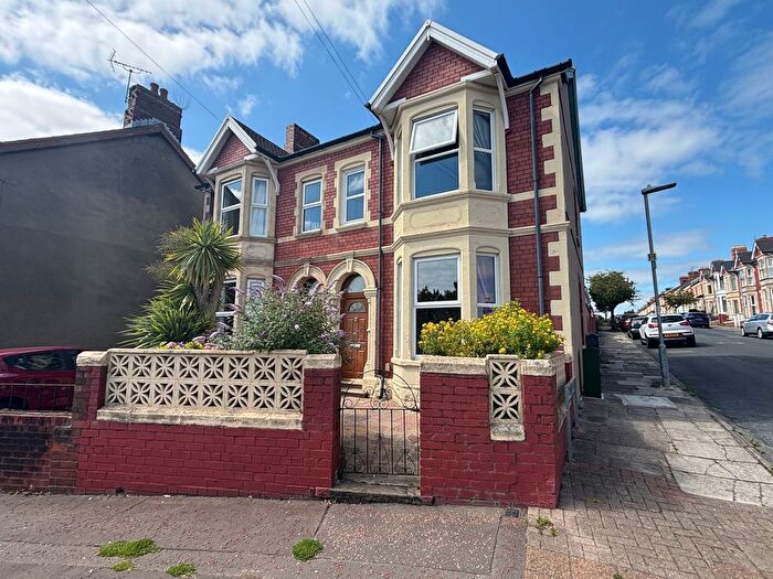 4 Bedroom Semi-Detached House For Sale In Dock View Road, Barry, CF63