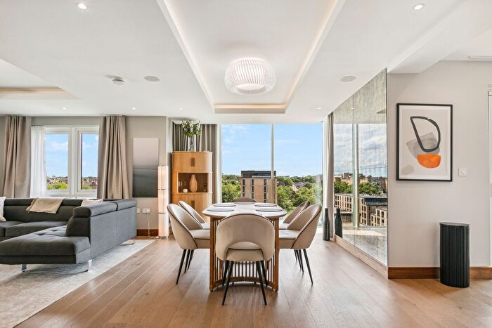 3 Bedroom Flat To Rent In Trafalgar House, Juniper Drive, SW18