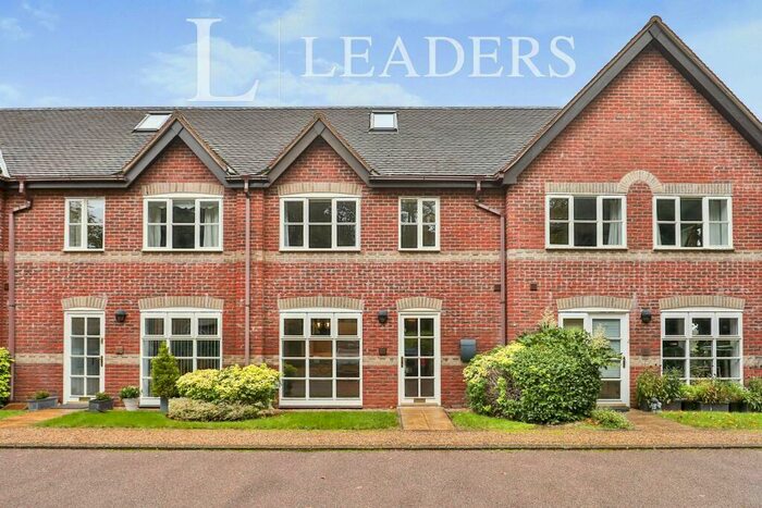 4 Bedroom Town House To Rent In Whitlingham Hall, NR14