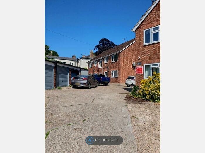 2 Bedroom Flat To Rent In Royal Court, Brentwood, CM14