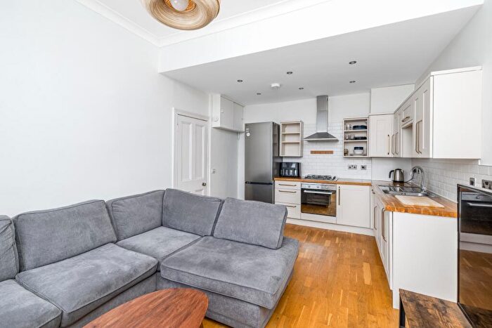 2 Bedroom Flat To Rent In Cowan Road, Shandon, Edinburgh, EH11
