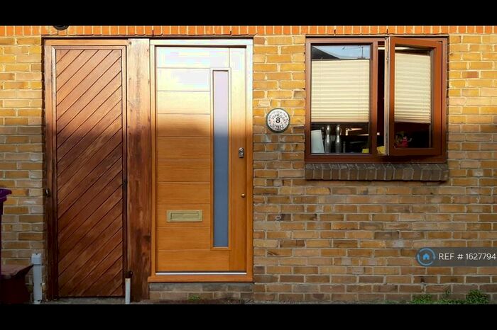 2 Bedroom Terraced House To Rent In Vinegar Street, London, E1W