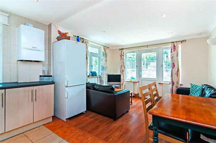 3 Bedroom Flat To Rent In Tooting Bec Road, London, SW17