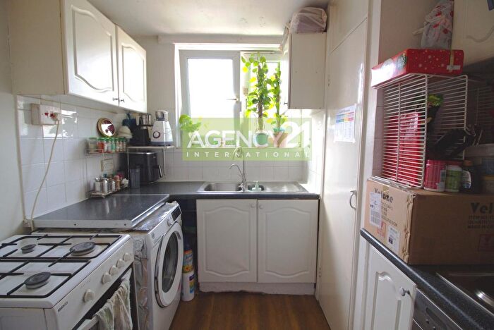 1 Bedroom Flat For Sale In Station Road, Manor Park, E12