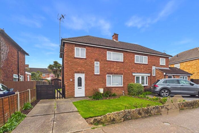 3 Bedroom Semi Detached House For Sale In Munnings Road, Colchester, CO3