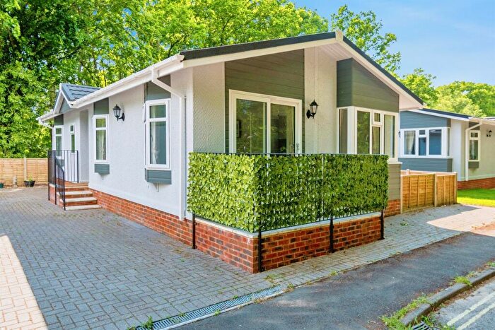 2 Bedroom Park Home For Sale In Baddesley Road, Southampton, SO52
