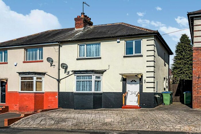 3 Bedroom Semi-Detached House To Rent In Wheatley Road, Oldbury, West Midlands, B68