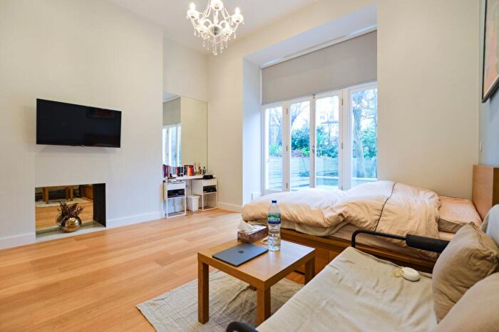 2 Bedroom Apartment To Rent In Hampstead Hill Gardens, Hampstead, NW3