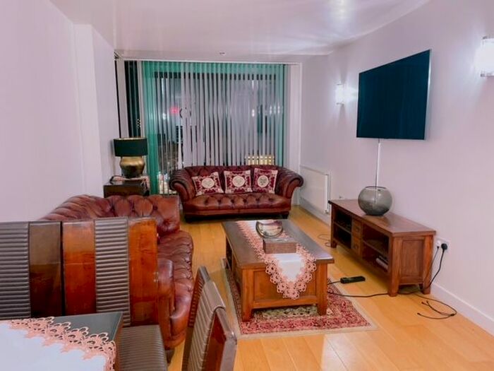 1 Bedroom Flat To Rent In Station Approach, Hayes, UB3