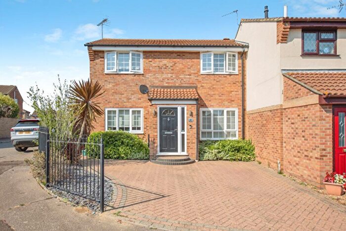 4 Bedroom Semi-Detached House For Sale In Siskin Close, Longridge, Colchester, CO4